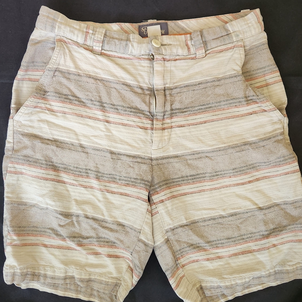 Men's St. Johns Bay shorts size 32 waist